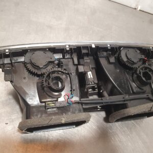 Audi Q3 8U, Dash Centre Air Vent 8U2820951C