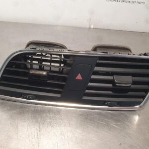 Audi Q3 8U, Dash Centre Air Vent 8U2820951C